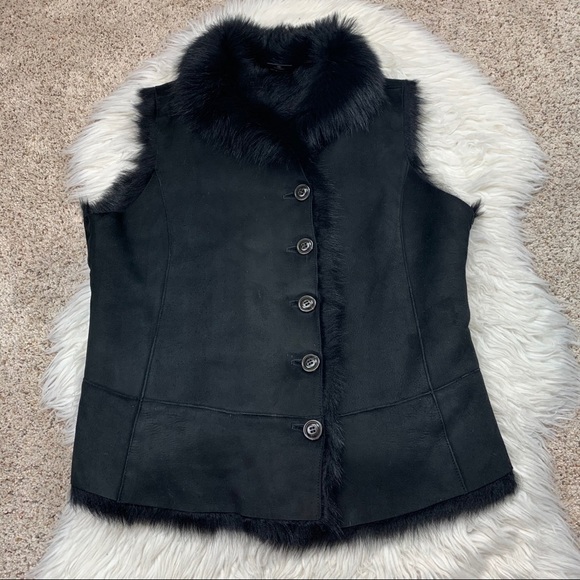 UGG Renee Tosacana Black Shearling Reversible Vest - Picture 3 of 9